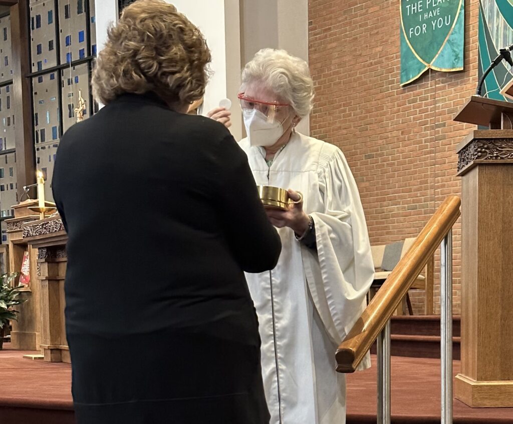 Extraordinary Ministers Of Holy Communion – St. Columba Catholic Church